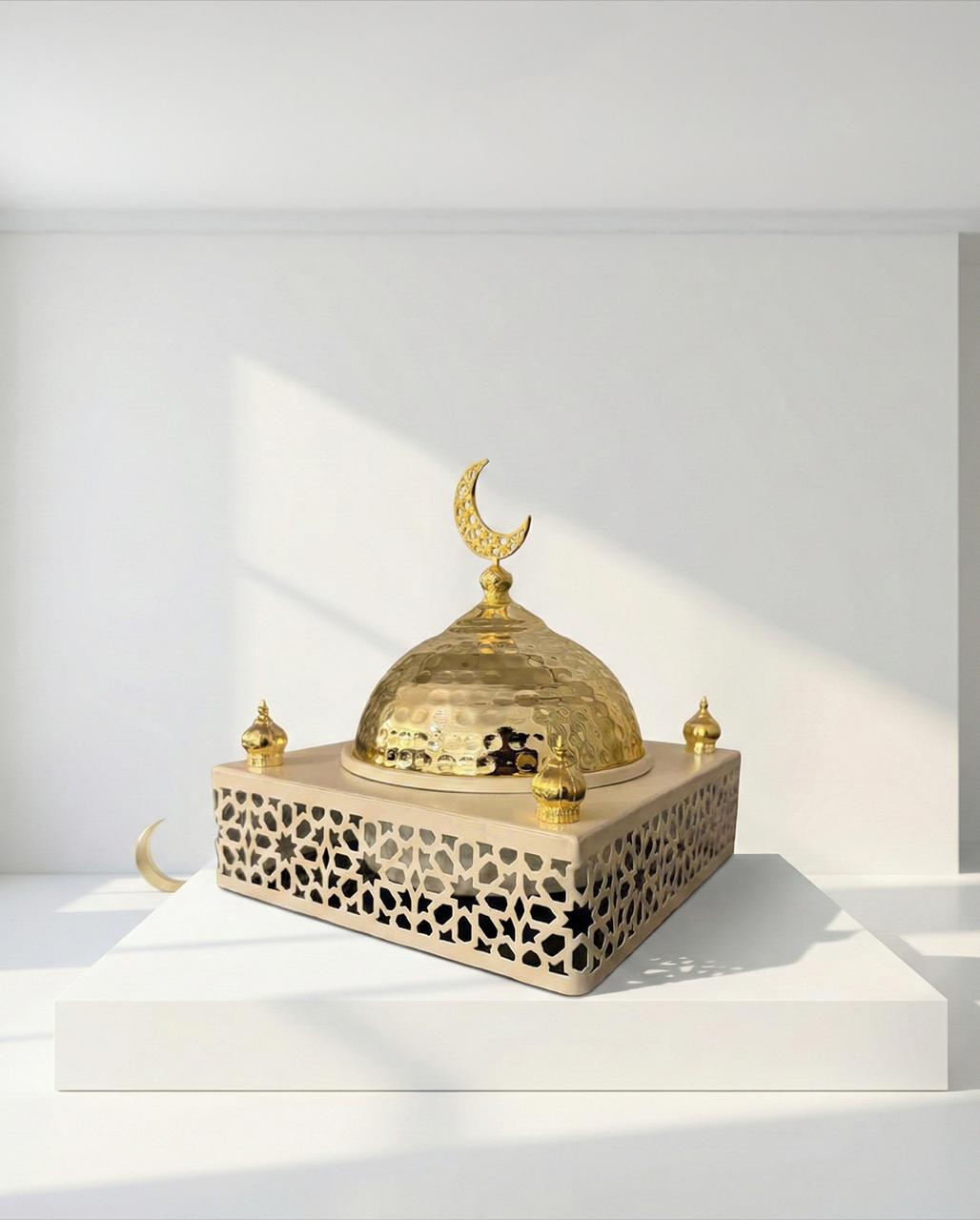 Gold- finished dome server set